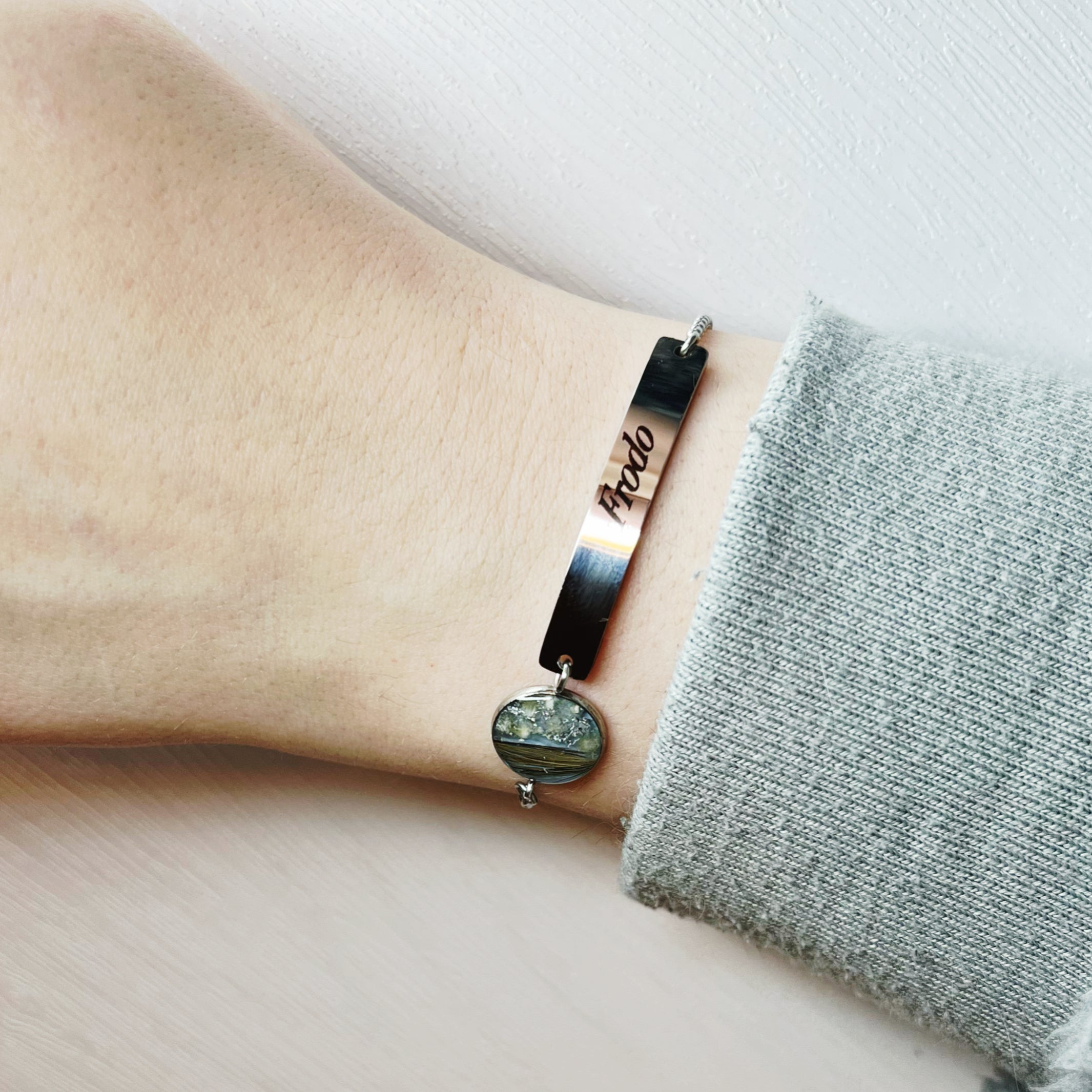 Tierfellschmuck mit Gravurplatte